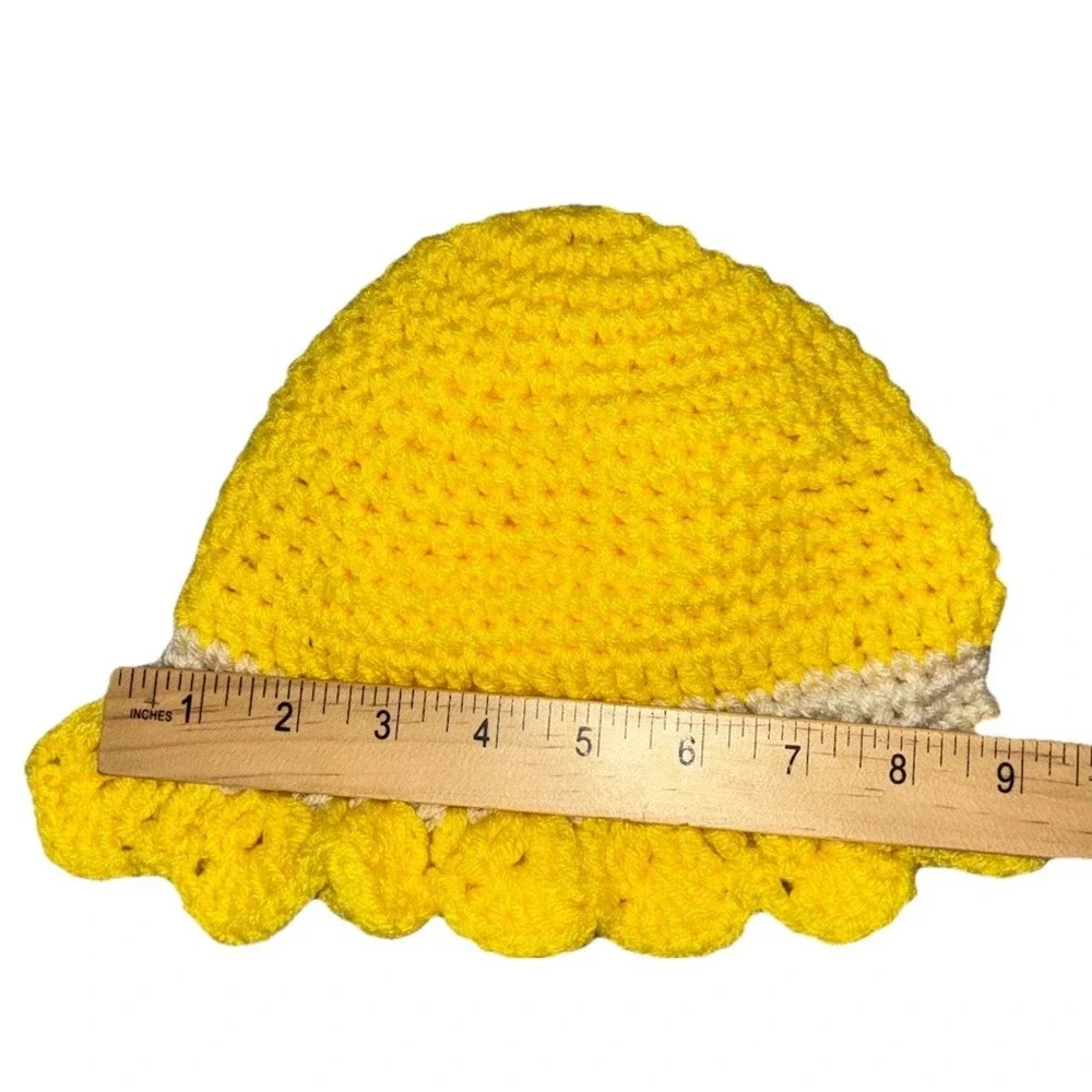 Beanie Hat‎ Women's Yellow White Crochet Handmade Flower Scalloped One Size NEW